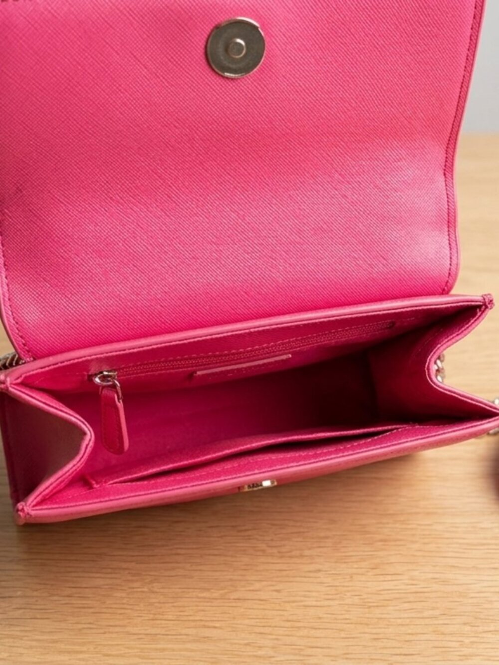 GUESS Bright Pink Crossbody Bag with Silver Chain & Logo Charm - Picture 2 of 3